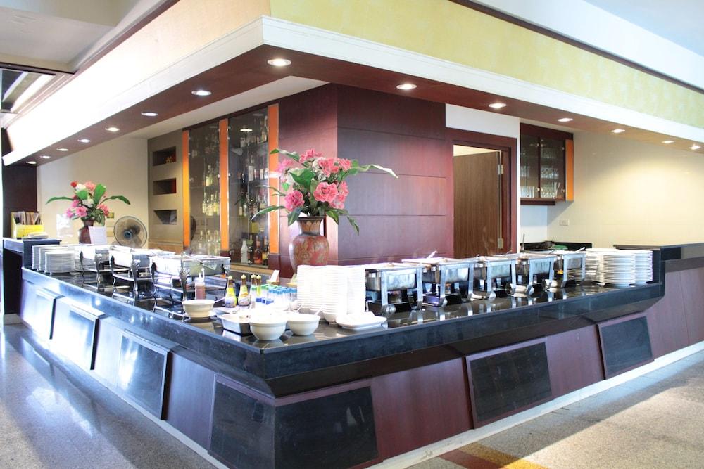 City Beach Resort HHQ Exterior foto